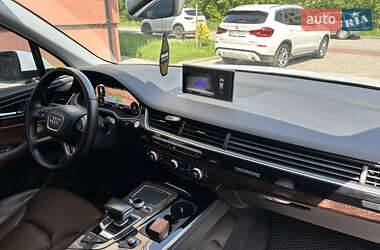 Позашляховик / Кросовер Audi Q7 2015 в 