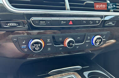 Позашляховик / Кросовер Audi Q7 2015 в 