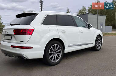 Внедорожник / Кроссовер Audi Q7 2018 в 