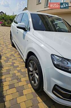 Внедорожник / Кроссовер Audi Q7 2016 в 