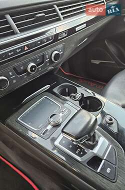 Внедорожник / Кроссовер Audi Q7 2016 в 