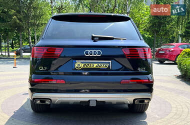 Внедорожник / Кроссовер Audi Q7 2016 в 