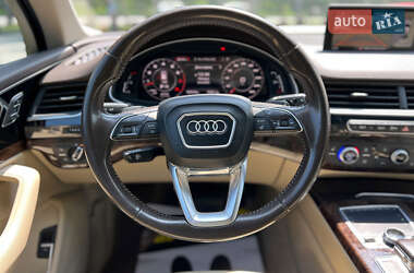 Внедорожник / Кроссовер Audi Q7 2016 в 