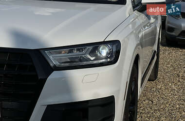 Внедорожник / Кроссовер Audi Q7 2017 в 