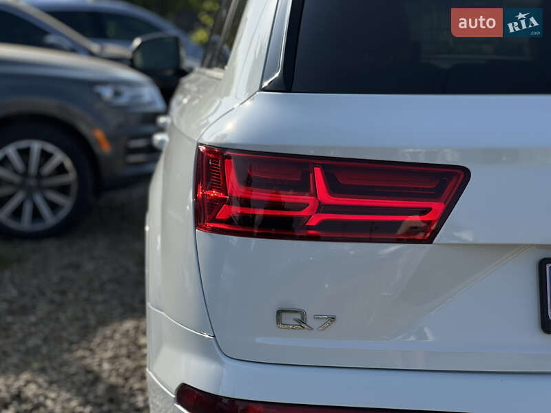 Внедорожник / Кроссовер Audi Q7 2017 в Стрые