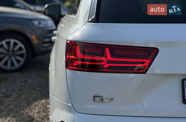 Внедорожник / Кроссовер Audi Q7 2017 в 