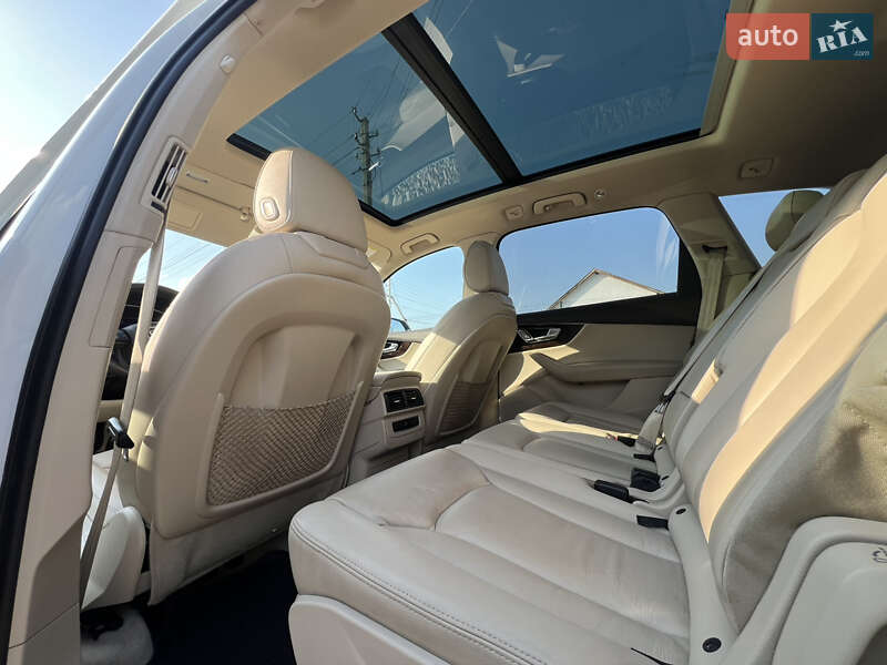 Внедорожник / Кроссовер Audi Q7 2017 в Стрые