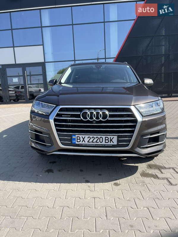 Внедорожник / Кроссовер Audi Q7 2016 в Хмельницком