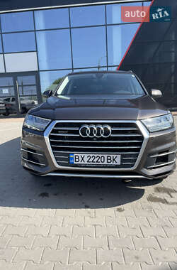 Внедорожник / Кроссовер Audi Q7 2016 в 