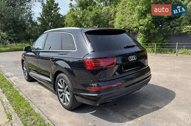 Внедорожник / Кроссовер Audi Q7 2017 в 