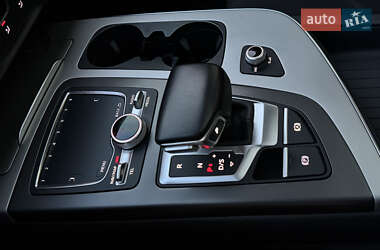 Внедорожник / Кроссовер Audi Q7 2015 в 