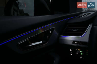 Внедорожник / Кроссовер Audi Q7 2015 в 