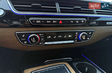 Позашляховик / Кросовер Audi Q7 2017 в 