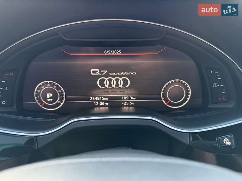 Внедорожник / Кроссовер Audi Q7 2017 в Нововолынске