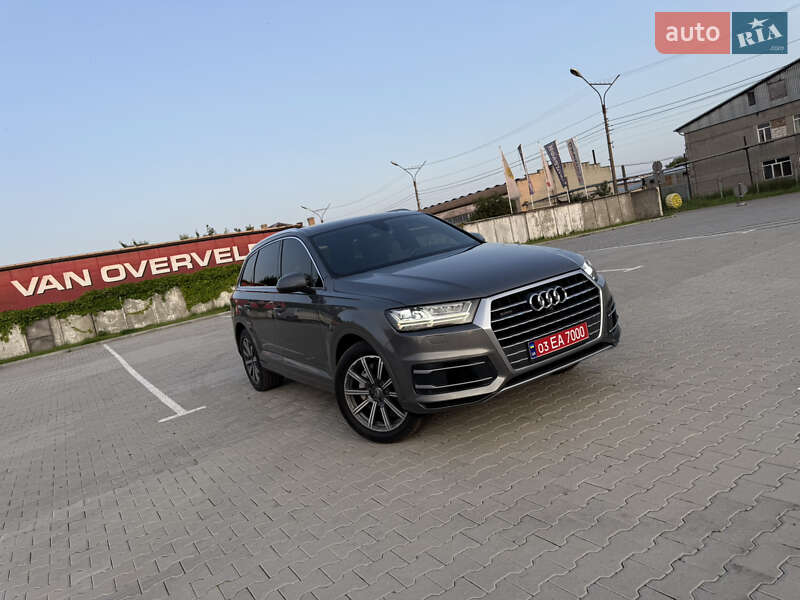 Внедорожник / Кроссовер Audi Q7 2017 в Нововолынске