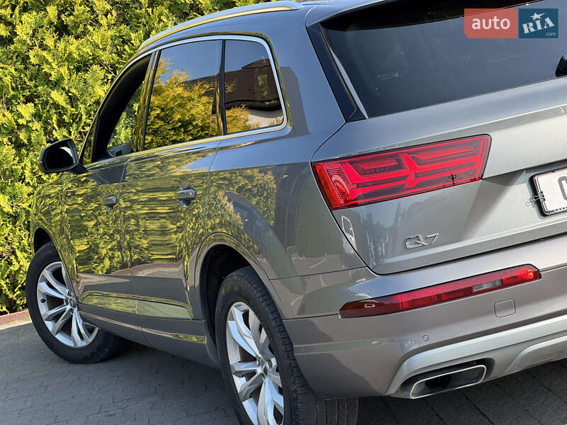 Внедорожник / Кроссовер Audi Q7 2017 в Стрые