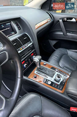 Позашляховик / Кросовер Audi Q7 2015 в 