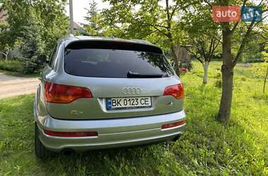 Позашляховик / Кросовер Audi Q7 2007 в 