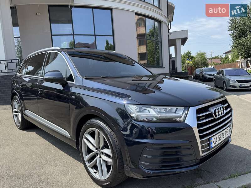 Внедорожник / Кроссовер Audi Q7 2015 в 