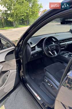 Внедорожник / Кроссовер Audi Q7 2015 в 
