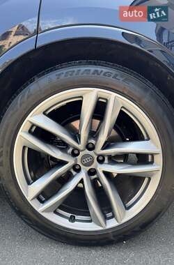 Внедорожник / Кроссовер Audi Q7 2015 в 
