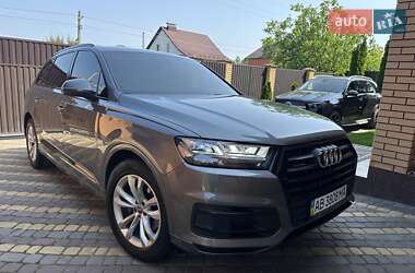 Позашляховик / Кросовер Audi Q7 2017 в 