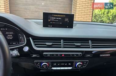 Позашляховик / Кросовер Audi Q7 2017 в 