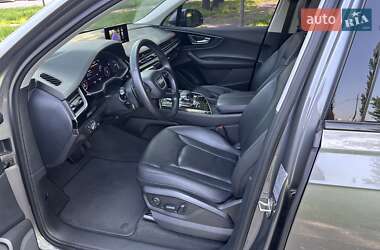 Позашляховик / Кросовер Audi Q7 2017 в 