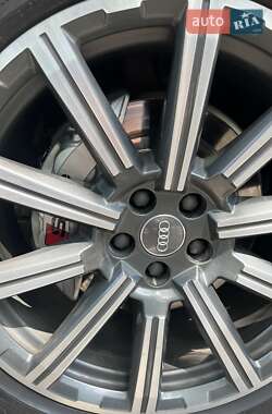 Внедорожник / Кроссовер Audi Q7 2015 в 
