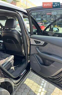 Внедорожник / Кроссовер Audi Q7 2015 в 