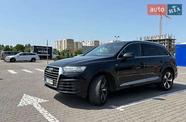 Внедорожник / Кроссовер Audi Q7 2015 в 