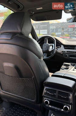 Внедорожник / Кроссовер Audi Q7 2015 в 