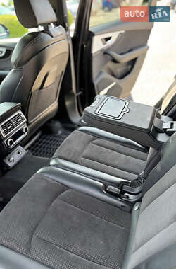 Внедорожник / Кроссовер Audi Q7 2015 в 