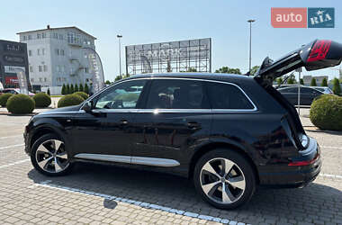 Внедорожник / Кроссовер Audi Q7 2015 в 
