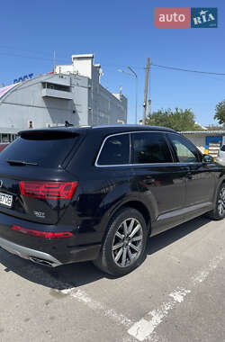 Внедорожник / Кроссовер Audi Q7 2016 в 