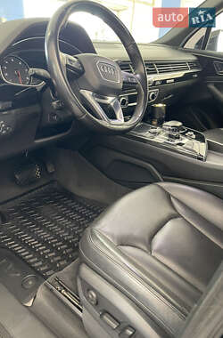 Внедорожник / Кроссовер Audi Q7 2016 в 