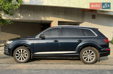 Внедорожник / Кроссовер Audi Q7 2017 в 