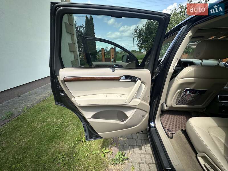 Позашляховик / Кросовер Audi Q7 2012 в Луцьку