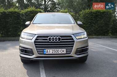 Позашляховик / Кросовер Audi Q7 2015 в 