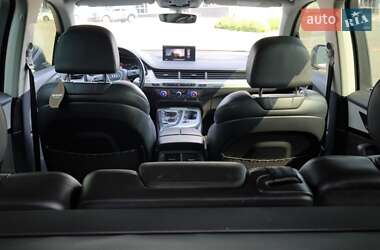 Позашляховик / Кросовер Audi Q7 2015 в 