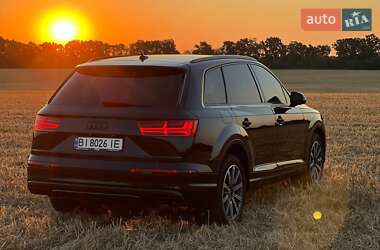 Внедорожник / Кроссовер Audi Q7 2017 в 