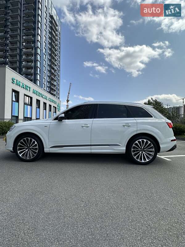 Внедорожник / Кроссовер Audi Q7 2025 в Киеве