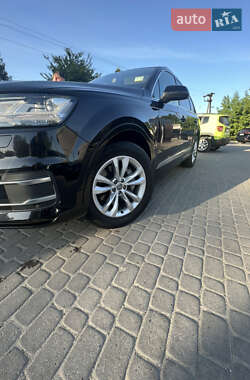 Внедорожник / Кроссовер Audi Q7 2017 в 