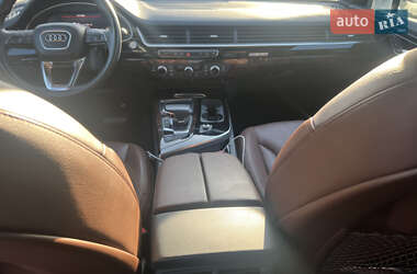 Внедорожник / Кроссовер Audi Q7 2017 в 