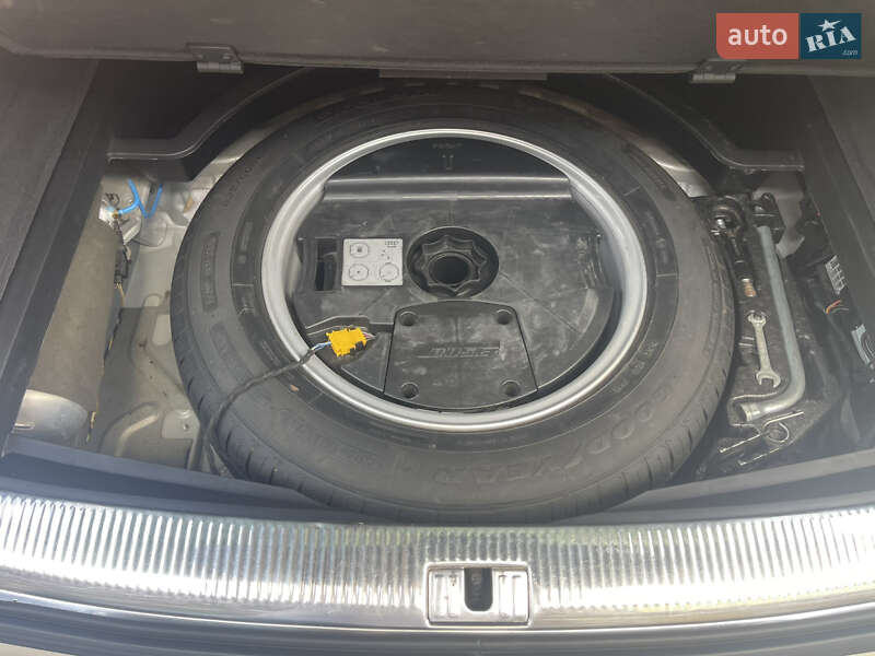 Позашляховик / Кросовер Audi Q7 2012 в Конотопі