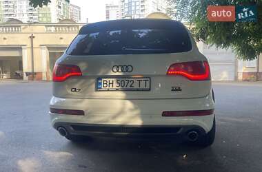 Позашляховик / Кросовер Audi Q7 2012 в 