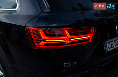 Внедорожник / Кроссовер Audi Q7 2017 в 