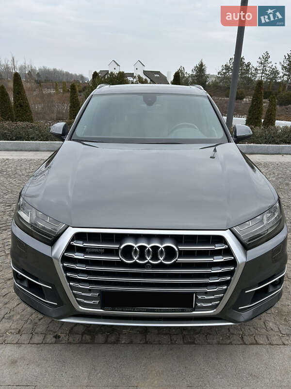 Позашляховик / Кросовер Audi Q7 2018 в Дніпрі