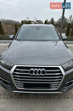 Внедорожник / Кроссовер Audi Q7 2018 в 