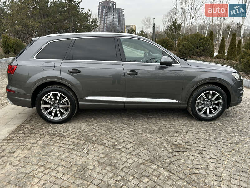 Позашляховик / Кросовер Audi Q7 2018 в Дніпрі